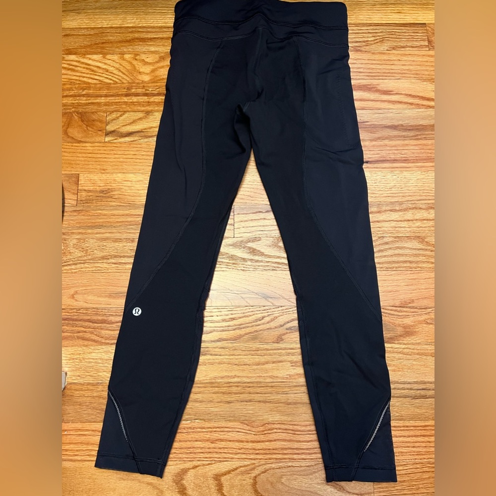 Lululemon Women’s black athletic leggings size 4